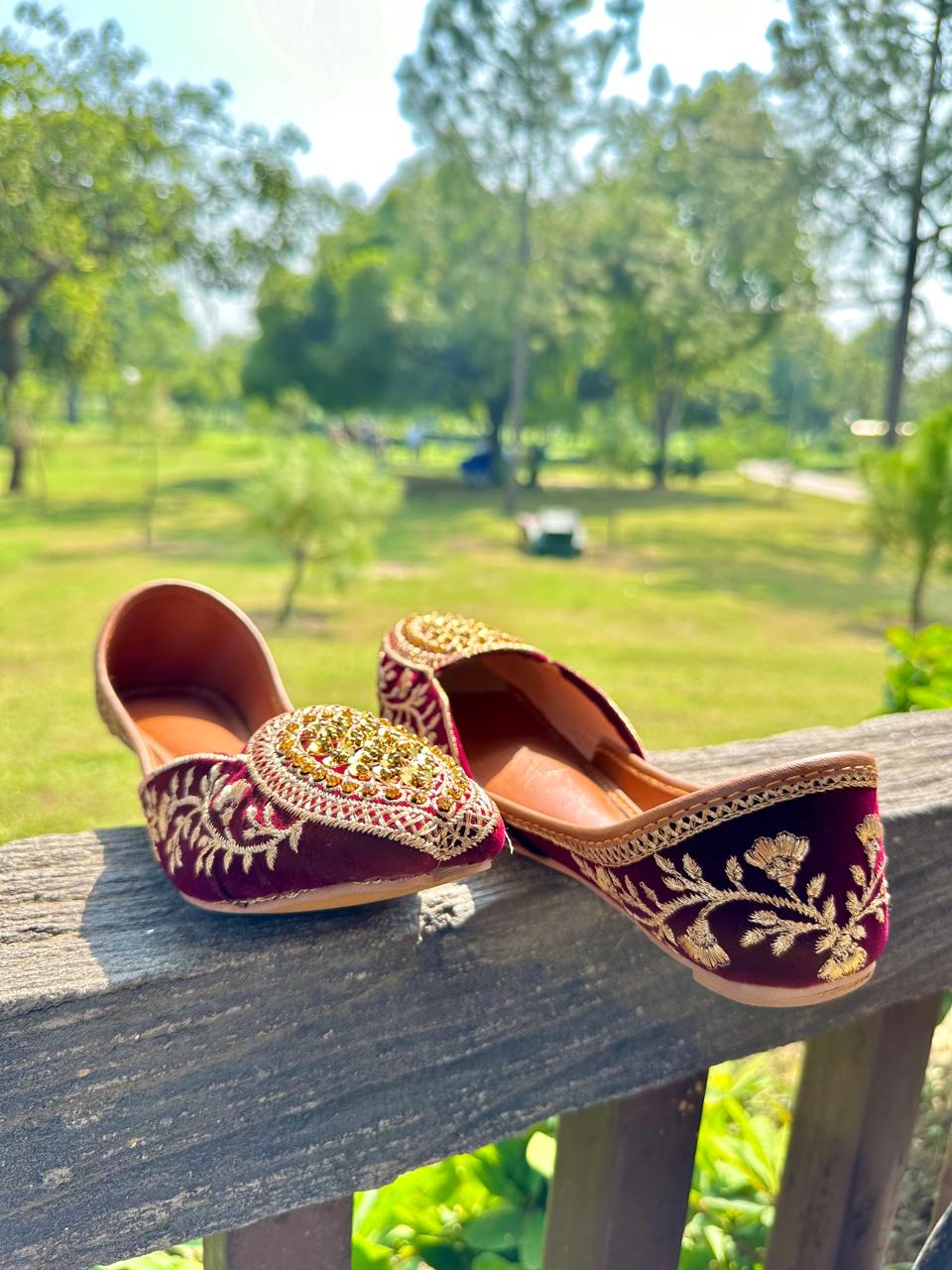 New Stylish Burgundy Bonanza Khussa